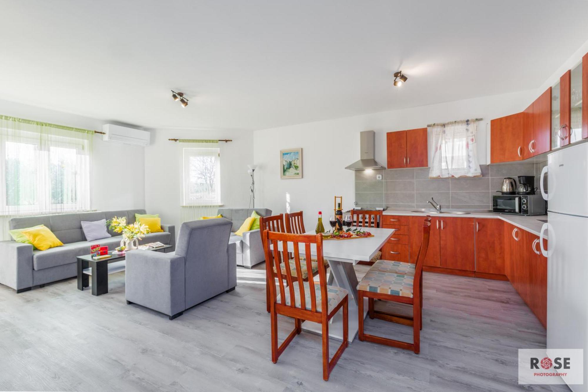 Apartmani Natasa เวอร์ซาร์ ภายนอก รูปภาพ